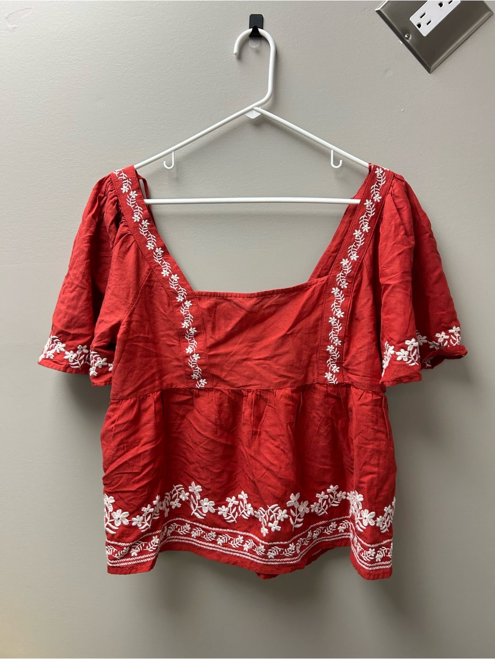 Old Navy Red Short-Sleeve Embroidered Peasant Top